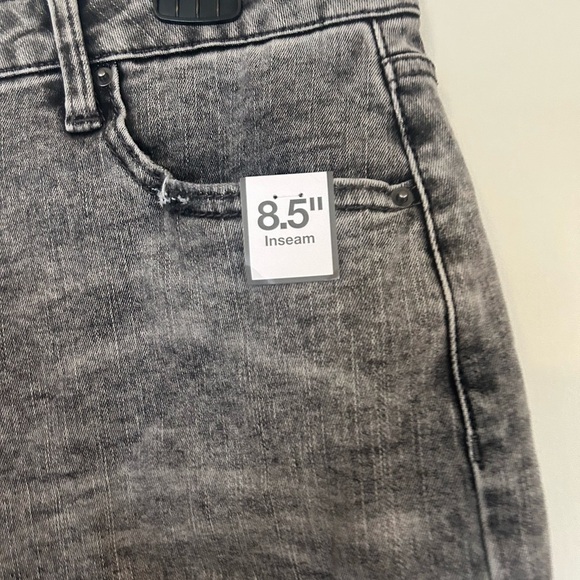 NWT Time and Tru Gray Jean Shorts Distressed Cut-Off Style 8.5 inseam Size 12 - Picture 4 of 8